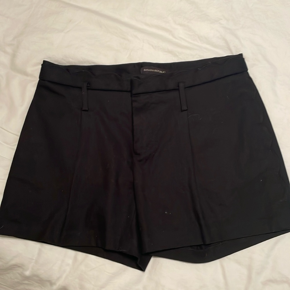 Banana Republic Trouser Shorts w Scalloped Detail